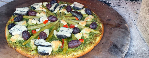 Asparagus and casheta pizza